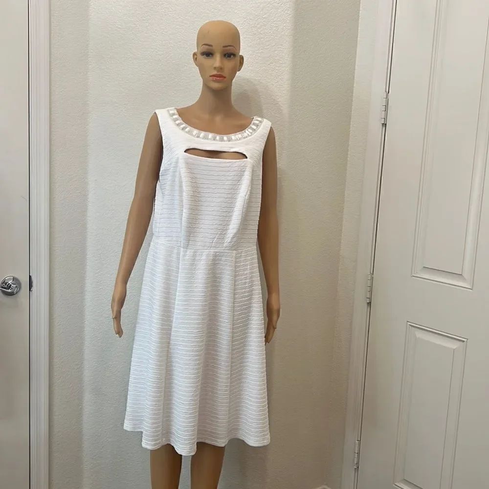 Sandra Darren Dress Sz 14 White Beaded Scoop Keyhole Neck Sleeveless Midi Lined